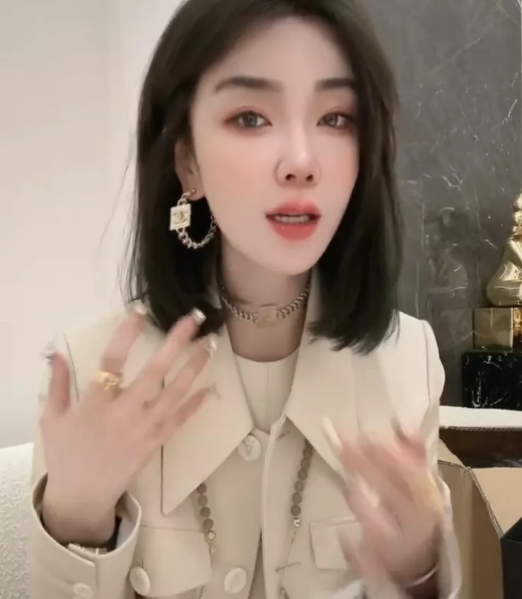 샤넬 사각 체인 포인트 이어링 상세 이미지 13