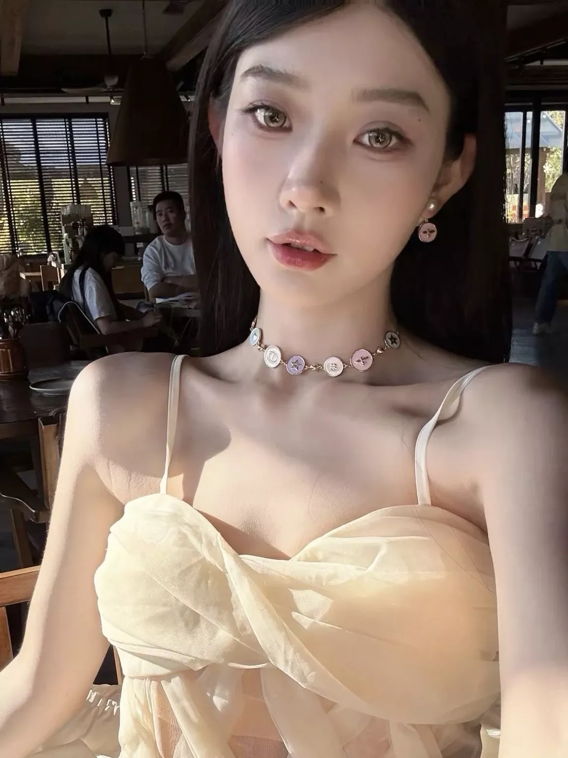 디올 파스텔 라운드 참 네크리스 상세 이미지 13