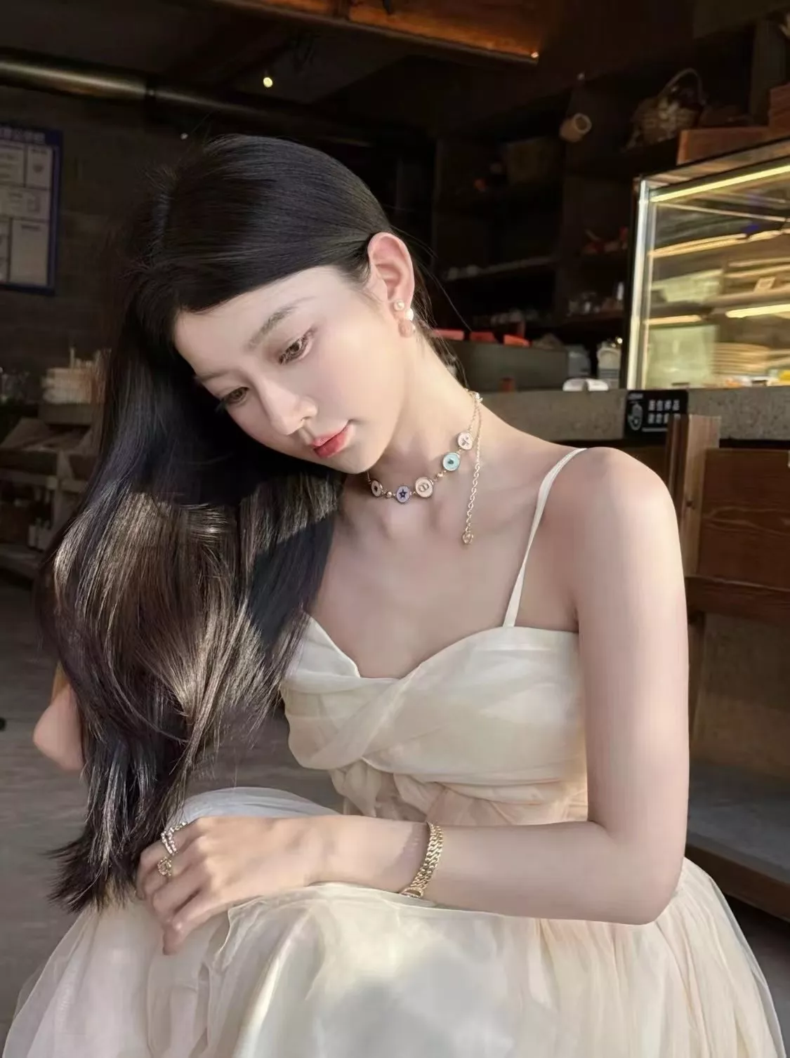 디올 파스텔 라운드 참 네크리스 상세 이미지 10