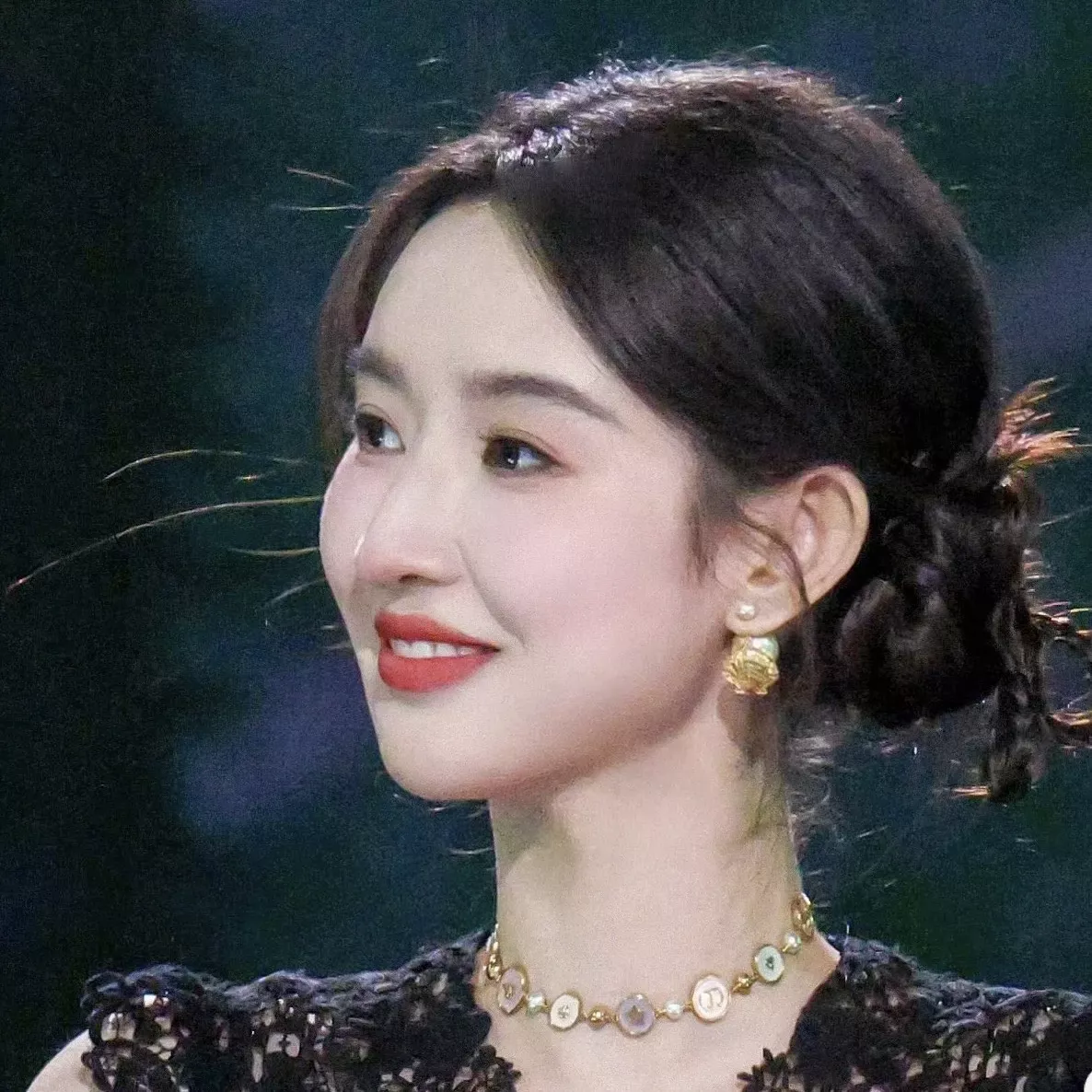 디올 파스텔 라운드 참 네크리스 상세 이미지 25