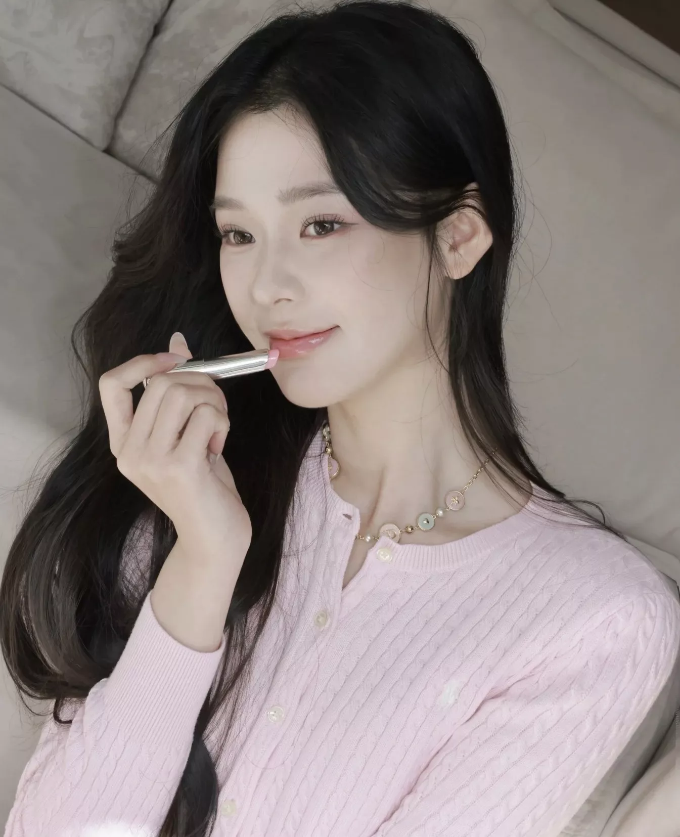 디올 파스텔 라운드 참 네크리스 상세 이미지 12