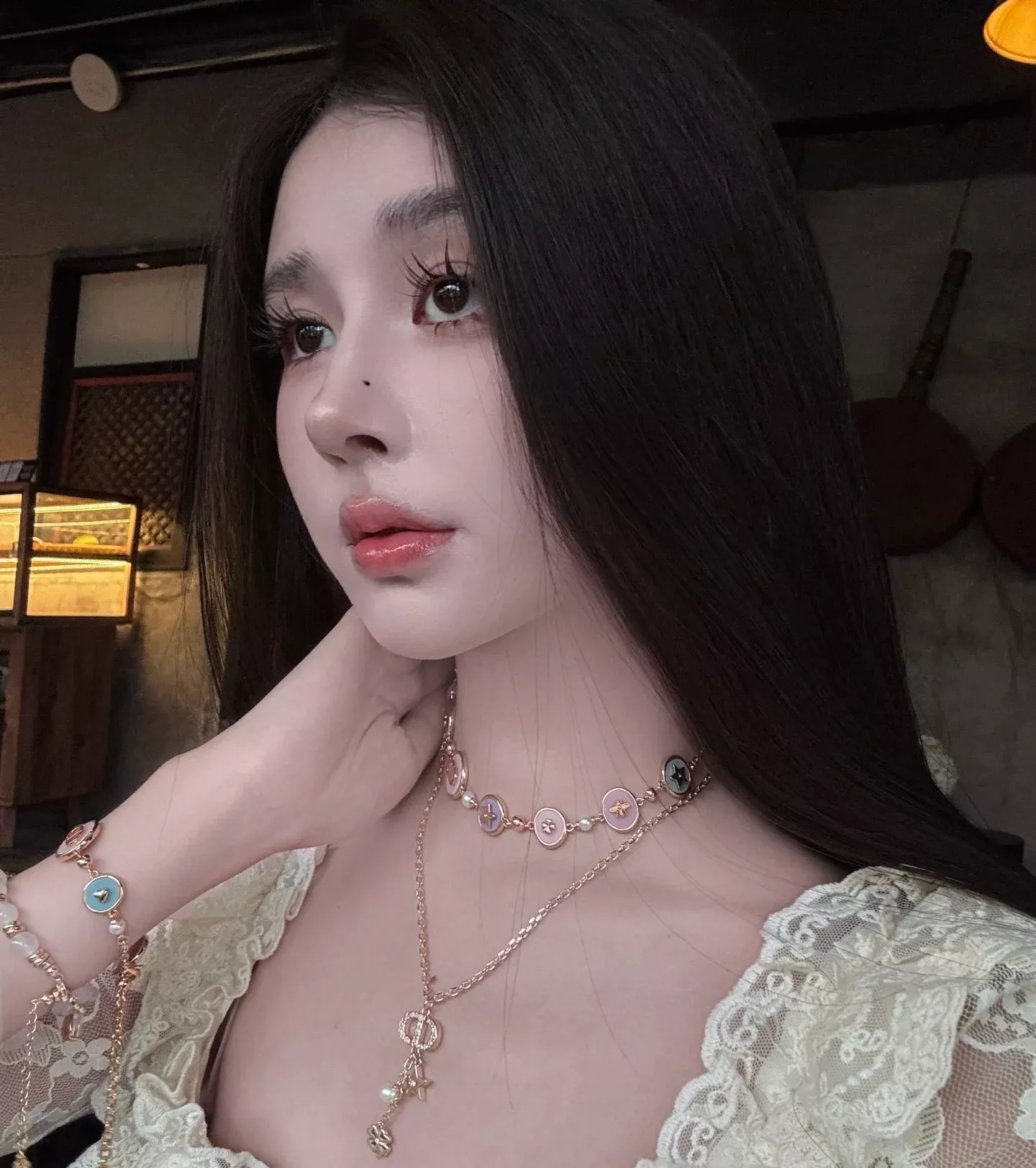 디올 파스텔 라운드 참 네크리스 상세 이미지 30