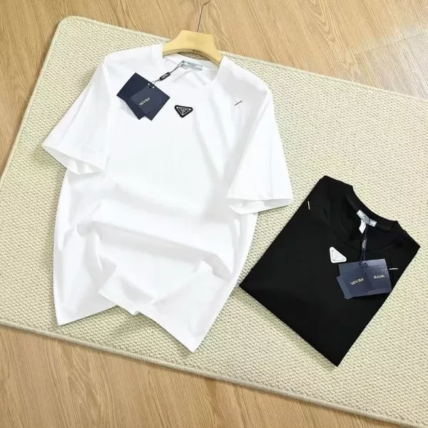 프라다 삼각 로고 포인트 라운드 반팔 탑