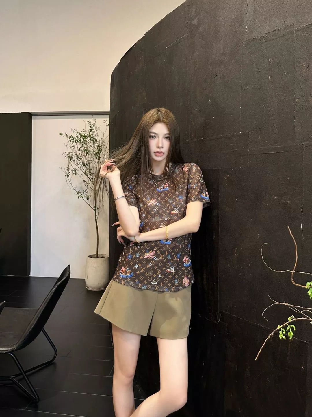 루이비통 로고 프린트 시스루 반팔 탑 상세 이미지 16