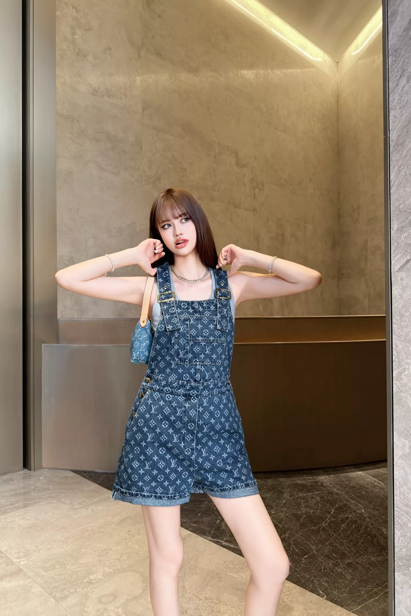 루이비통 모노그램 워싱 데님 오버롤 숏팬츠 상세 이미지 104