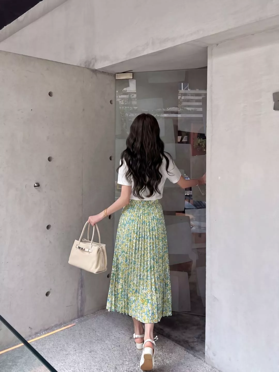 프라다 플라워 패턴 스커트와 화이트 상의 세트 상세 이미지 19