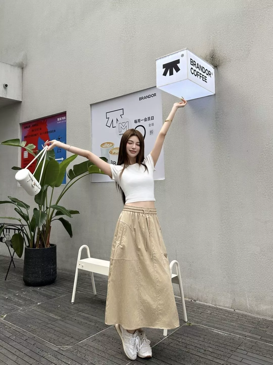 프라다 스트링 카고 플레어 스커트 상세 이미지 26