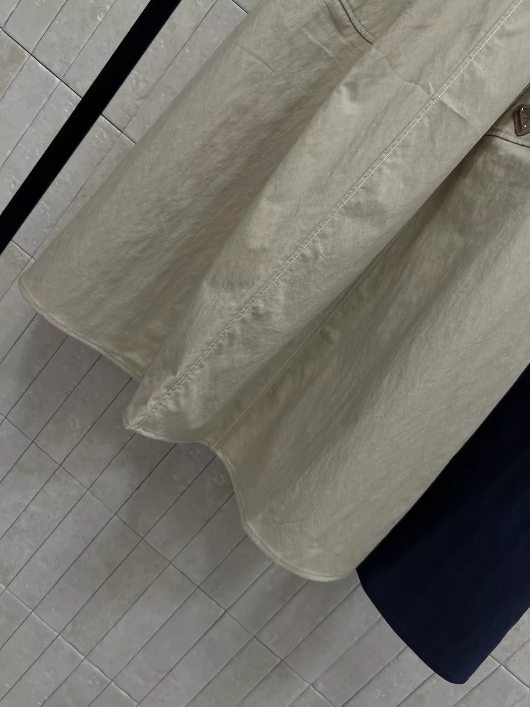 프라다 스트링 카고 플레어 스커트 상세 이미지 4