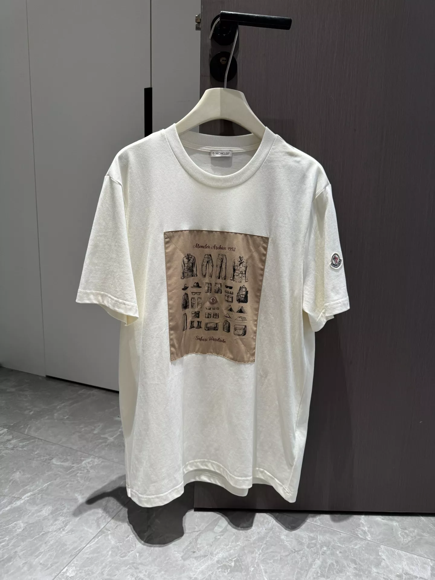 몽클레어 패치 로고 코튼 반팔 상의 상세 이미지 2