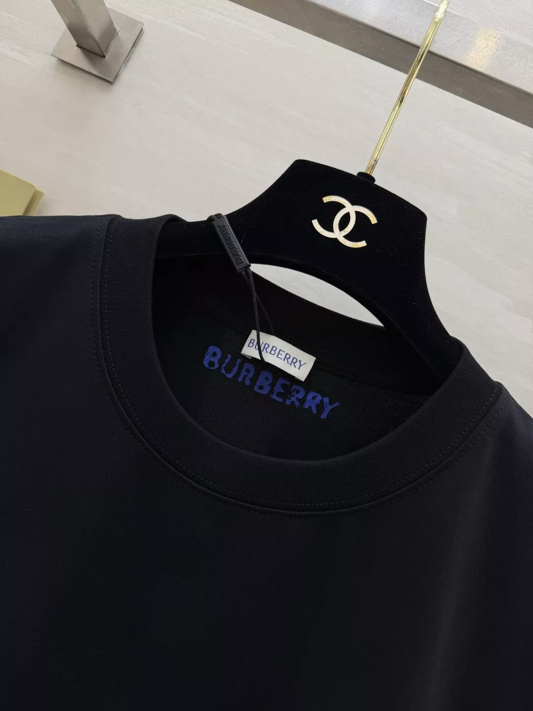 버버리 블루 라벨 전마 자수 오버핏 반팔 상의 상세 이미지 23
