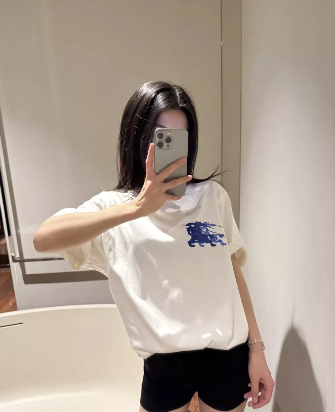 버버리 블루 라벨 전마 자수 오버핏 반팔 상의 상세 이미지 14