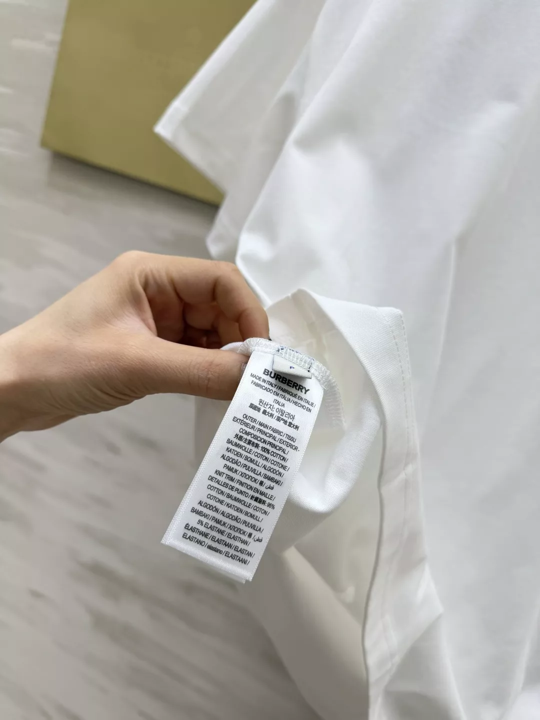 버버리 블루 라벨 전마 자수 오버핏 반팔 상의 상세 이미지 8