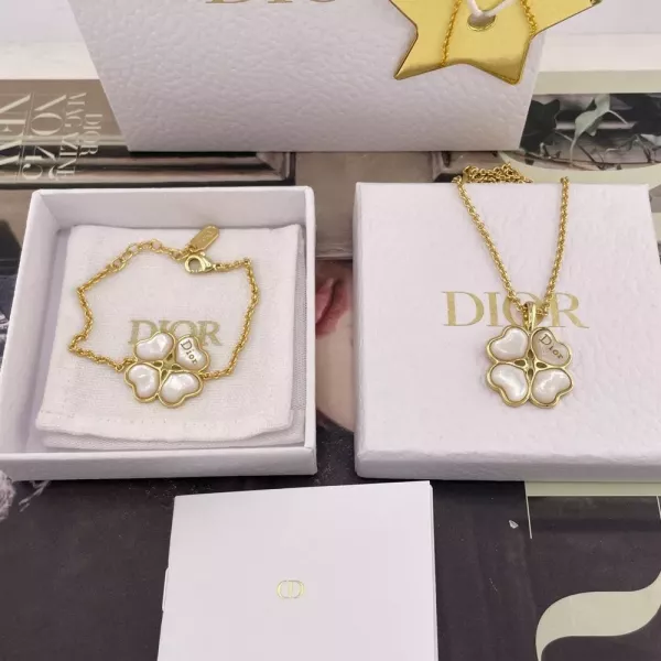 디올 화이트 자개 클로버 체인 주얼리 세트