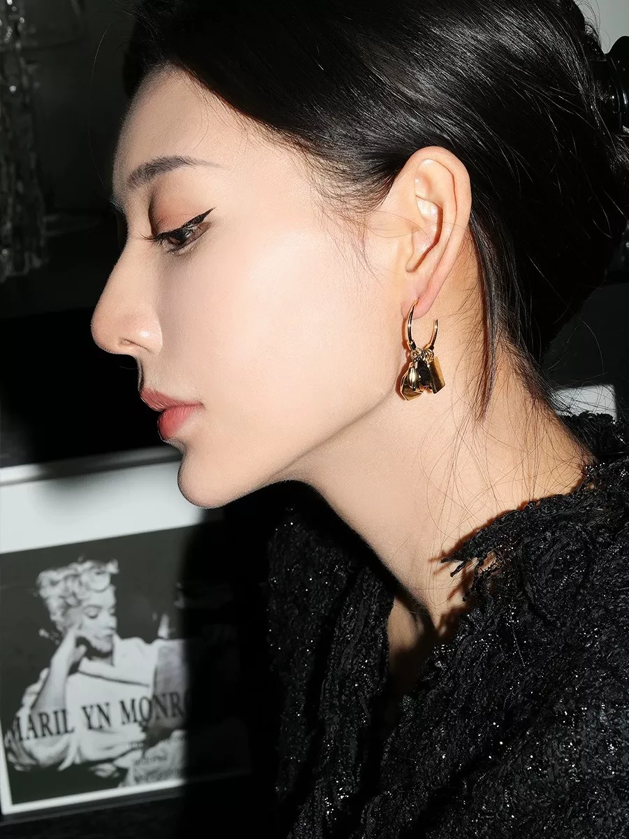 셀린느 기하학 메탈 드롭 이어링 상세 이미지 13