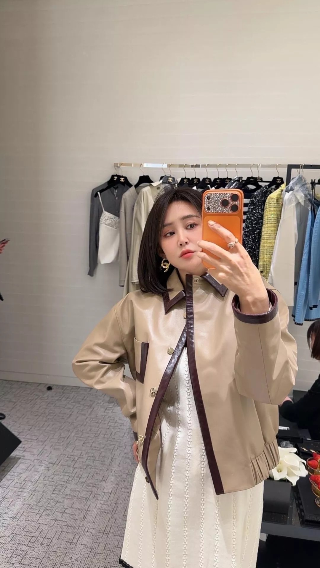 샤넬 빈티지 무드의 골드 이어링 상세 이미지 15