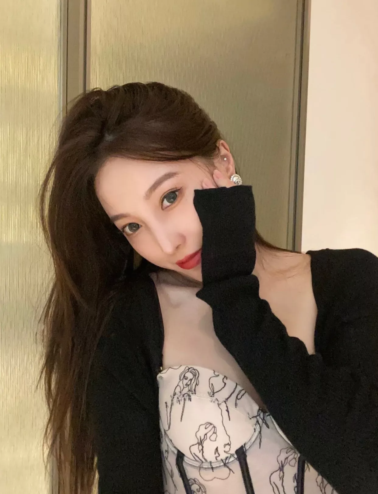 샤넬 진주 장식 타원 이어링 상세 이미지 13