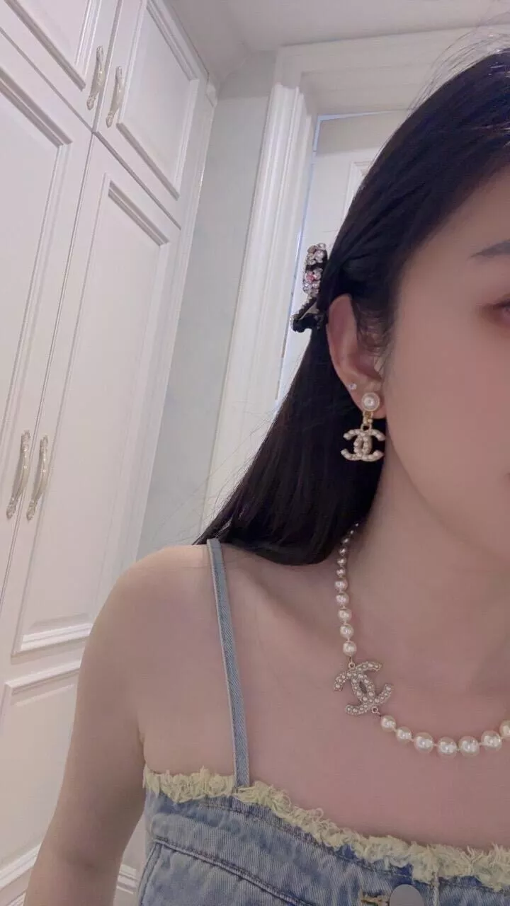 샤넬 진주 장식 로고 이어링 상세 이미지 14