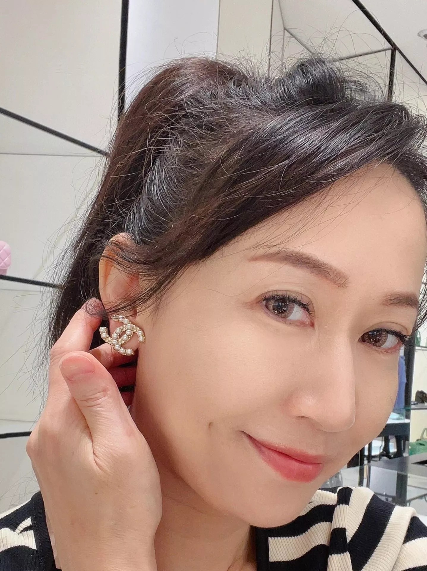 샤넬 진주와 큐빅 포인트 이어 스터드 상세 이미지 18