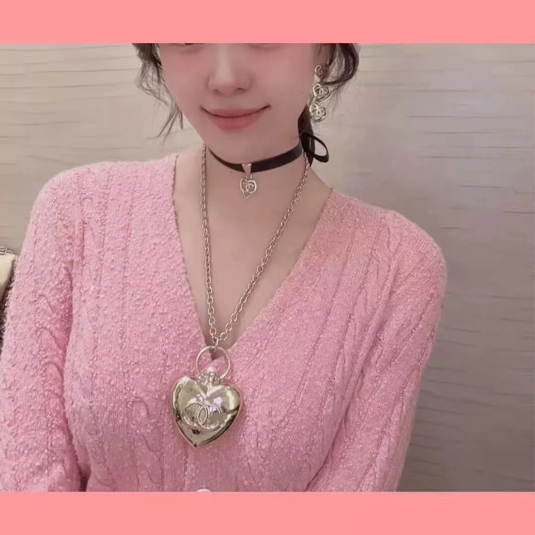 샤넬 하트 펜던트 가죽 초커 상세 이미지 15
