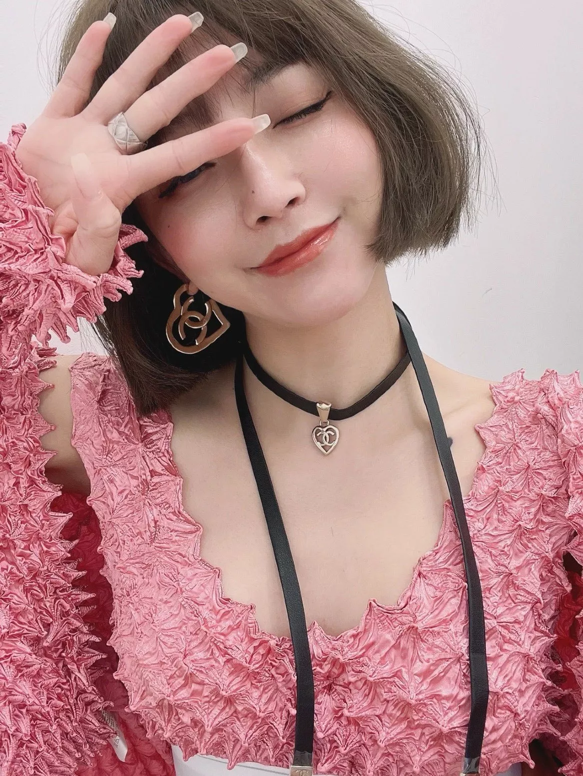 샤넬 하트 펜던트 가죽 초커 상세 이미지 25