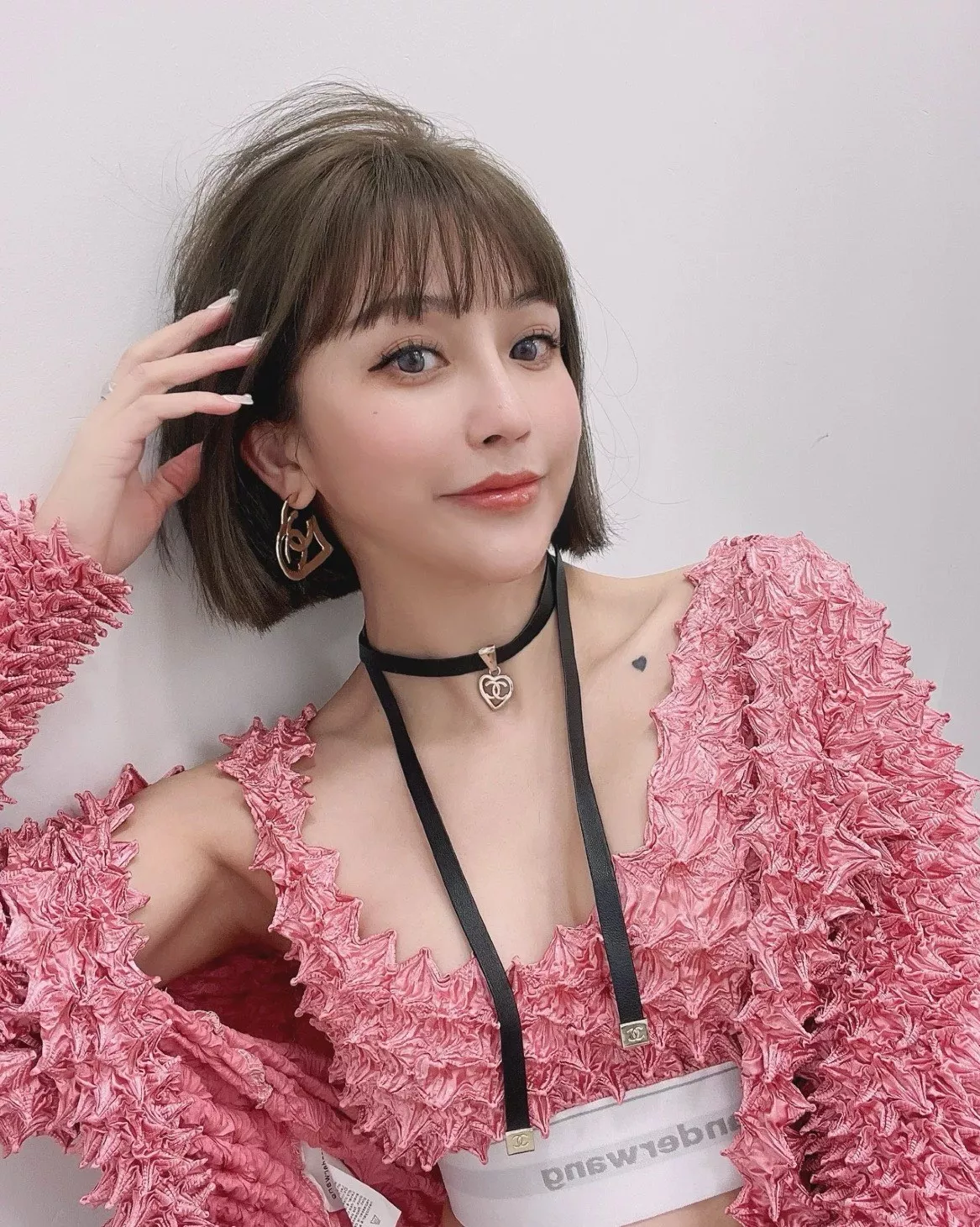 샤넬 하트 펜던트 가죽 초커 상세 이미지 26