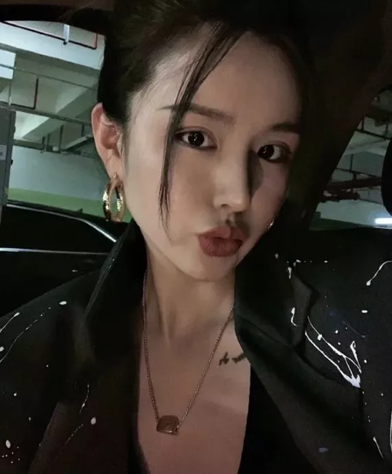 샤넬 빈티지 삼각 레터링 네크리스 상세 이미지 20