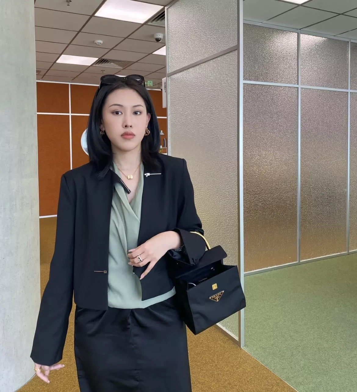 샤넬 빈티지 삼각 레터링 네크리스 상세 이미지 36