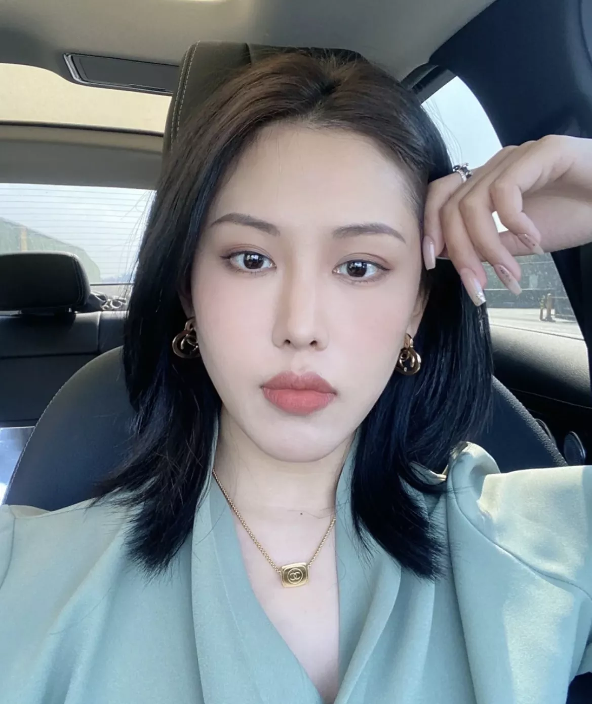 샤넬 빈티지 삼각 레터링 네크리스 상세 이미지 34