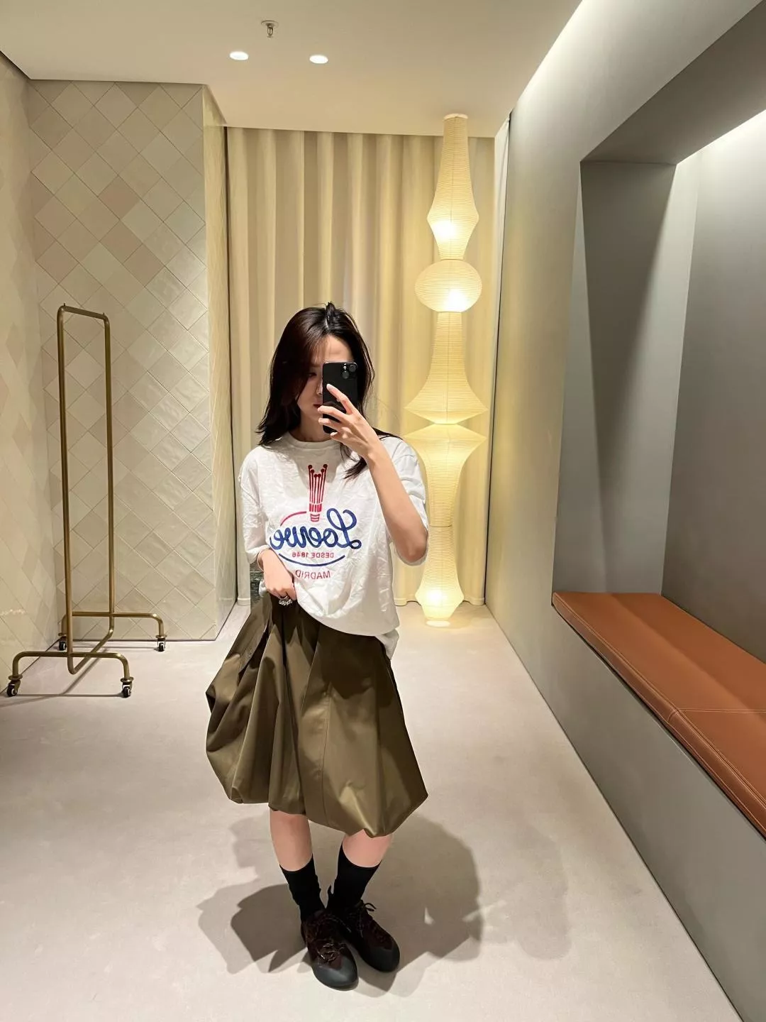 로에베 크라운 로고 루즈핏 반팔 탑 상세 이미지 30