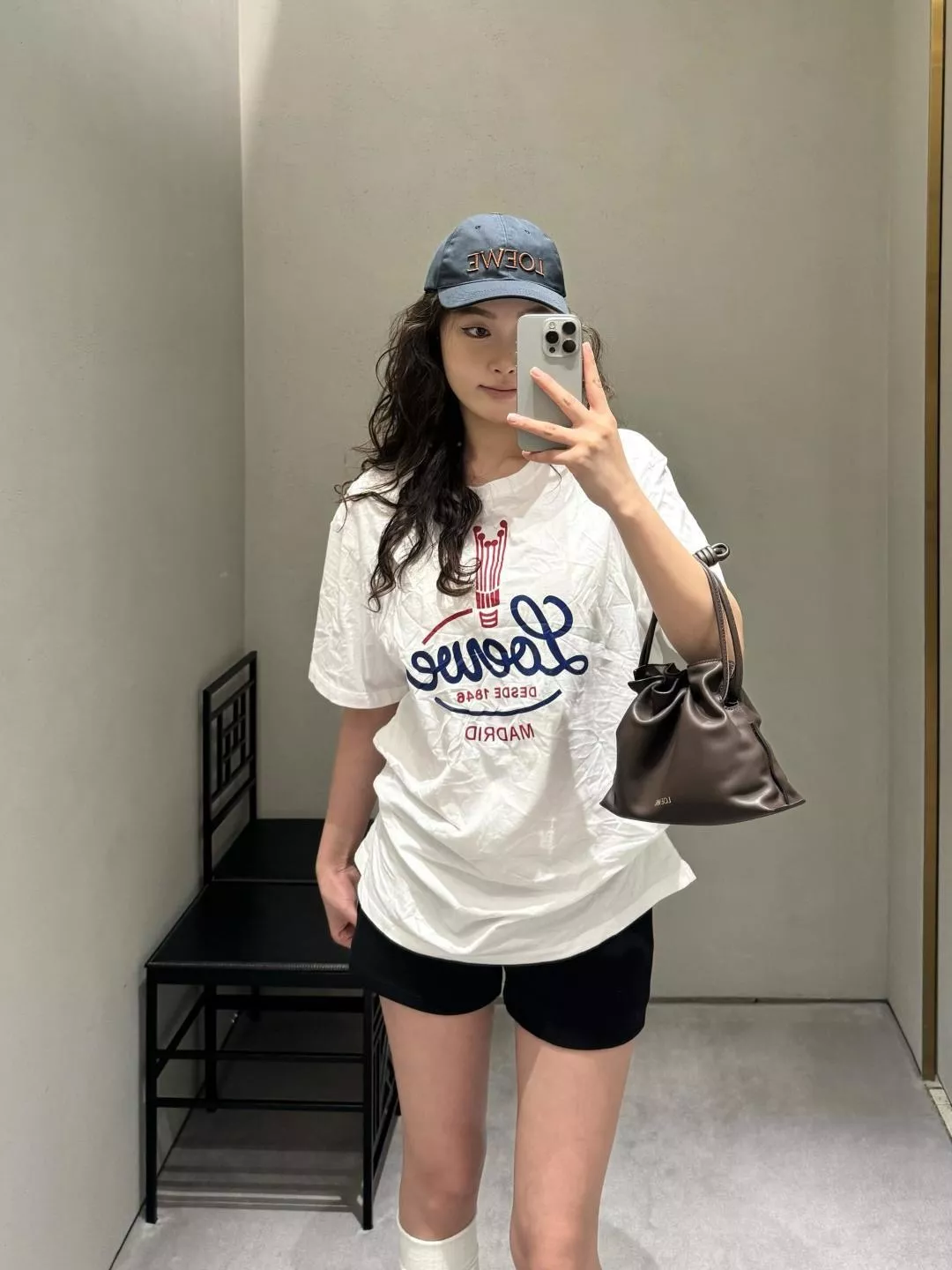 로에베 크라운 로고 루즈핏 반팔 탑 상세 이미지 21