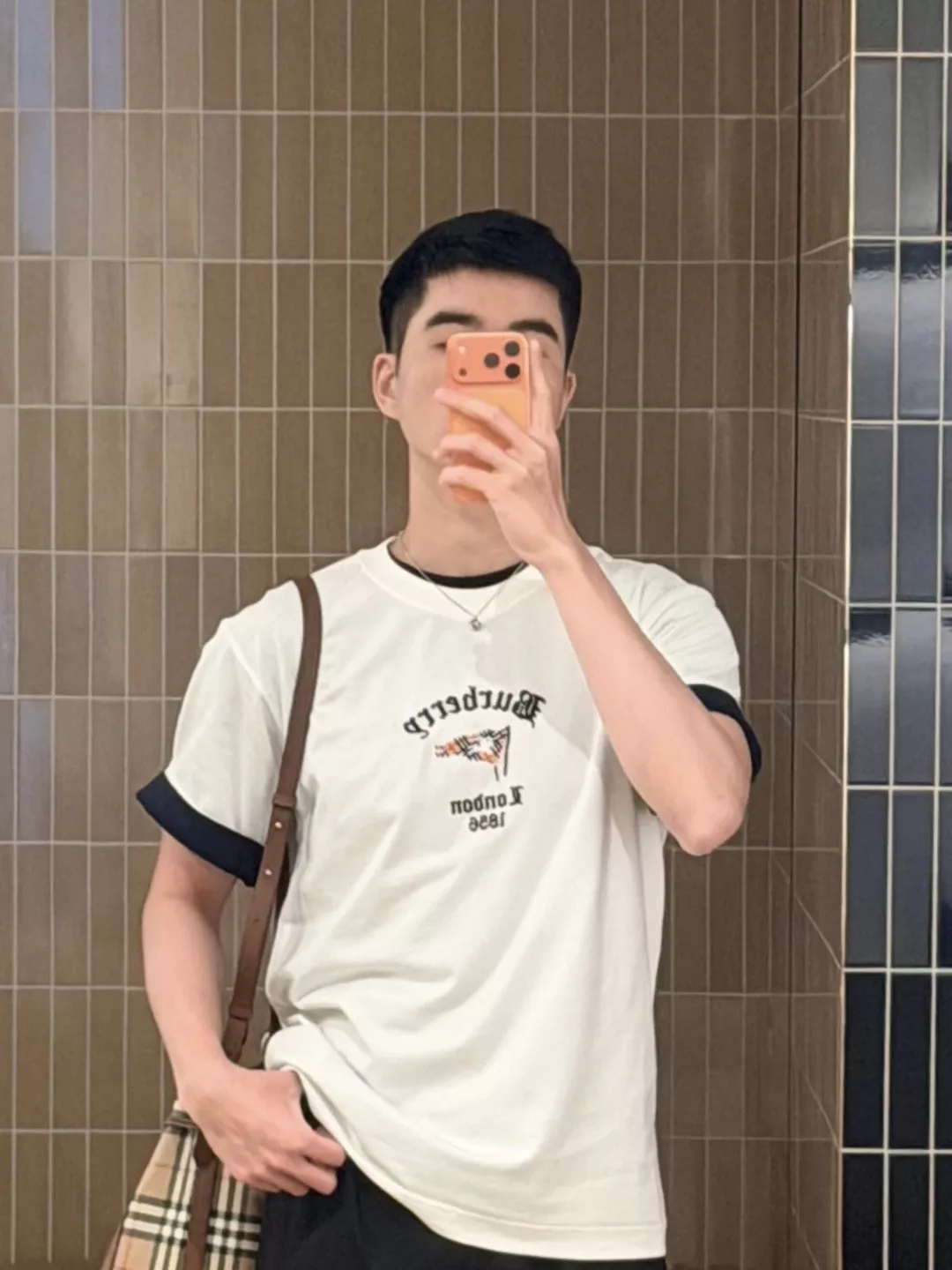버버리 플래그 자수 라운드 코튼 탑 상세 이미지 16