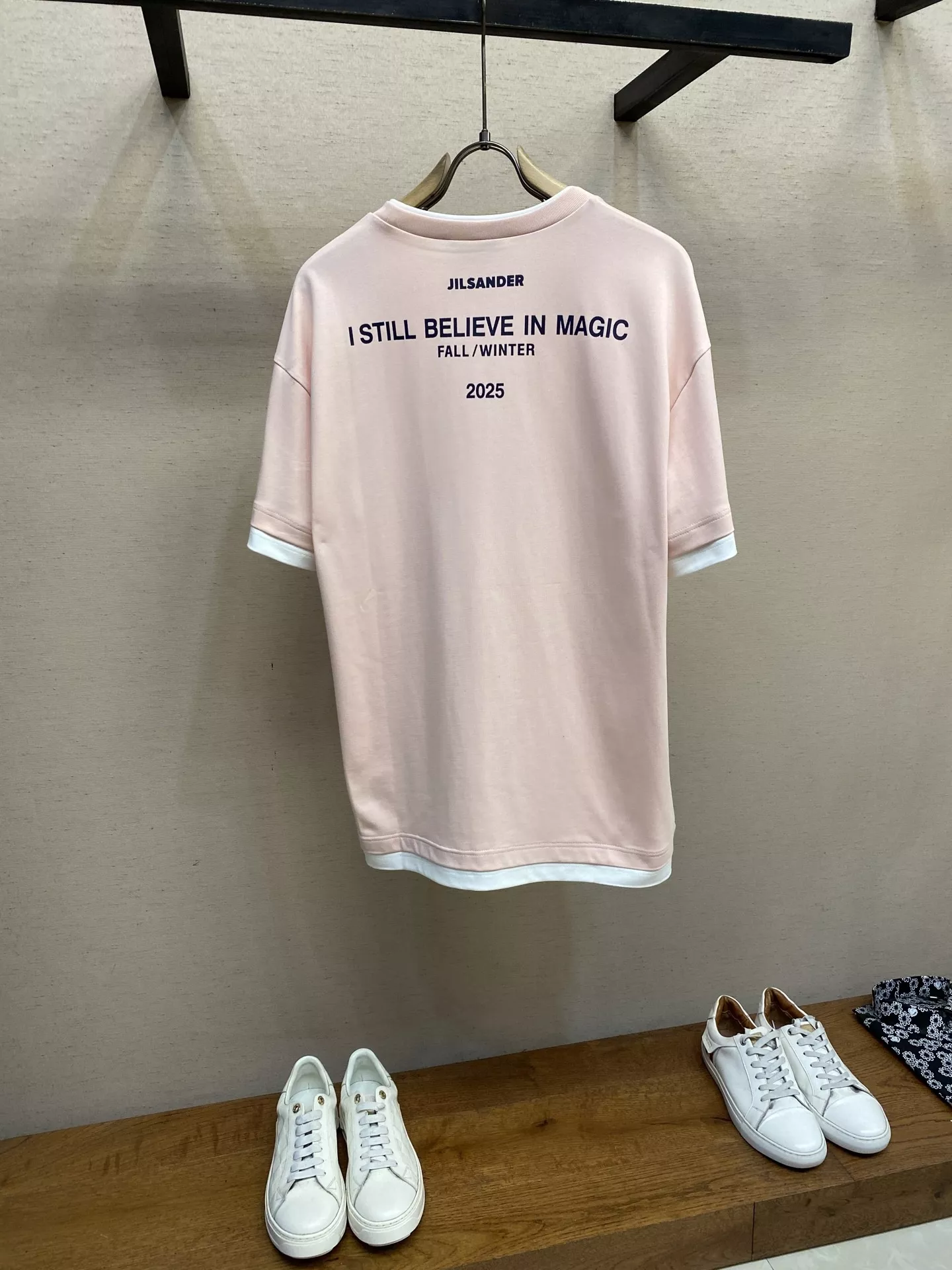 질샌더 레이어드 무드 코튼 오버핏 반팔 상의 상세 이미지 2