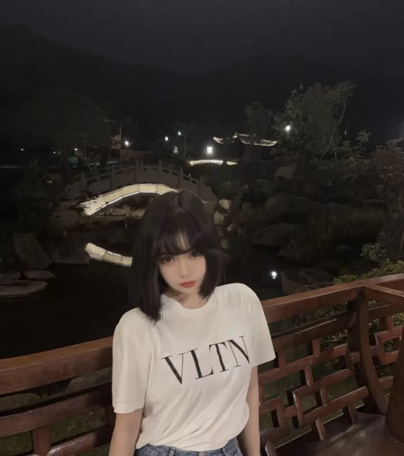 발렌티노 실리콘 레터 로고 반팔 상의 상세 이미지 19