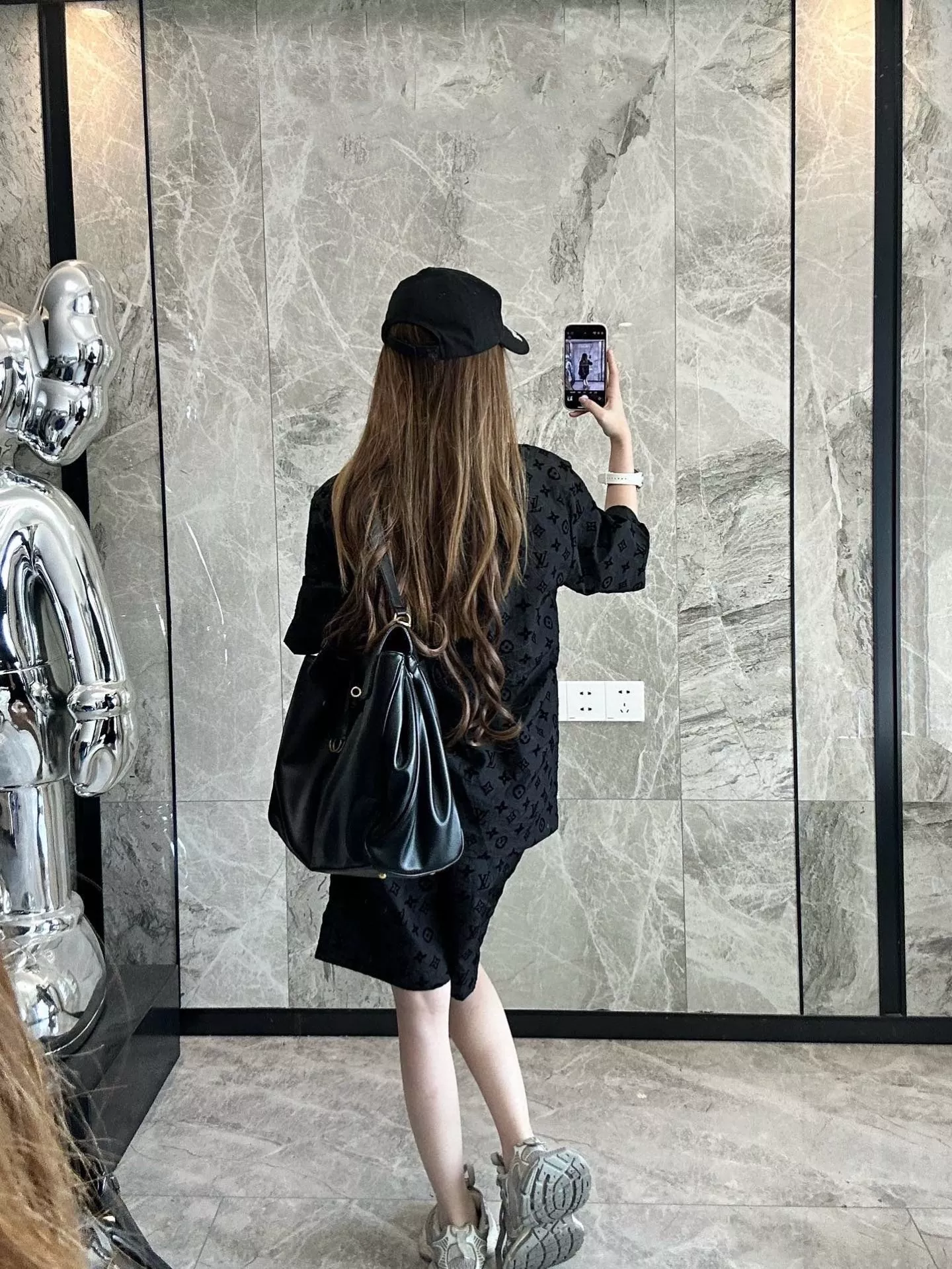 루이비통 모노그램 플로킹 반소매 셔츠 상세 이미지 16
