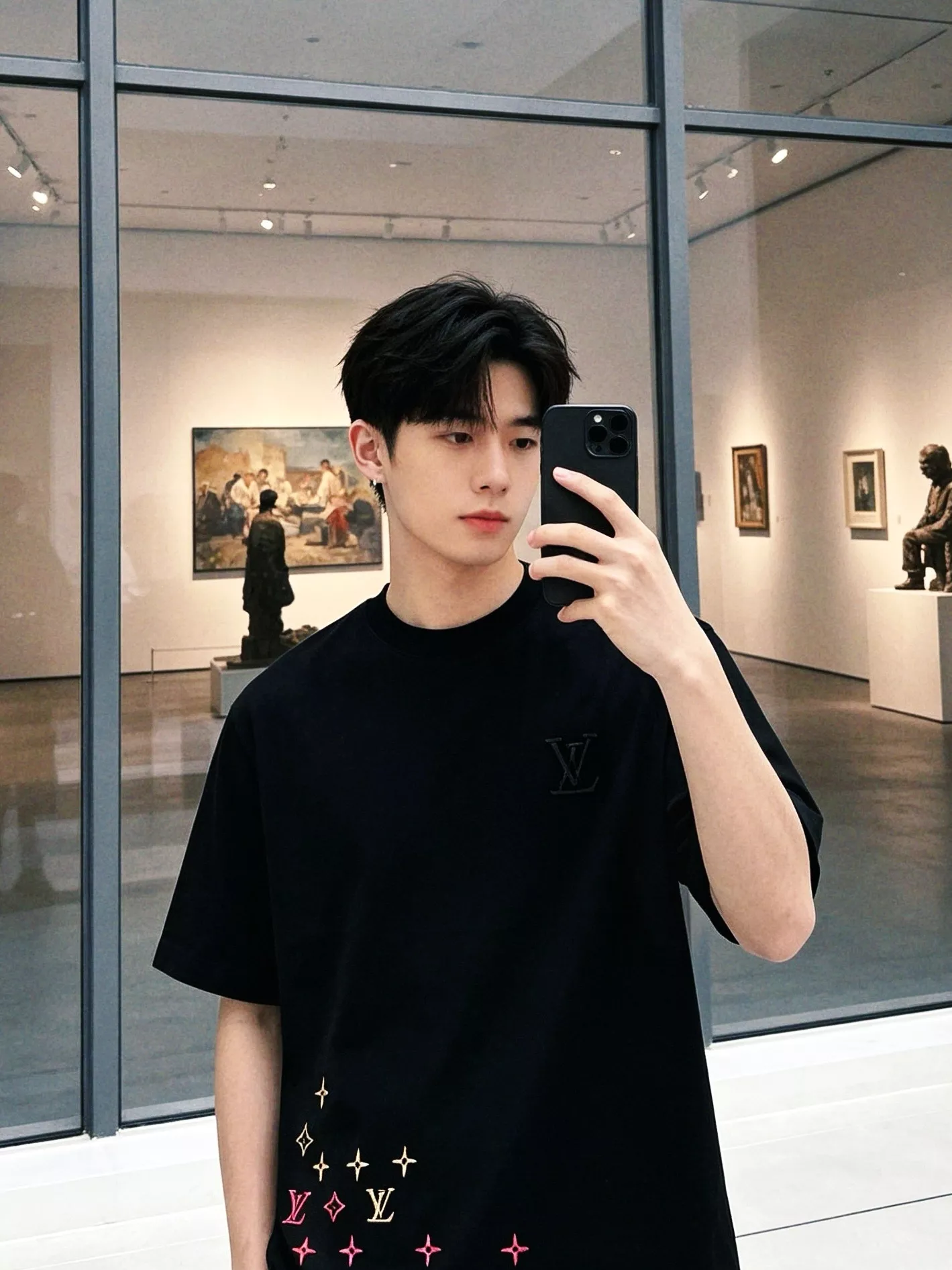 루이비통 밑단 플라워 자수 포인트 라운드 반팔 상의 상세 이미지 16