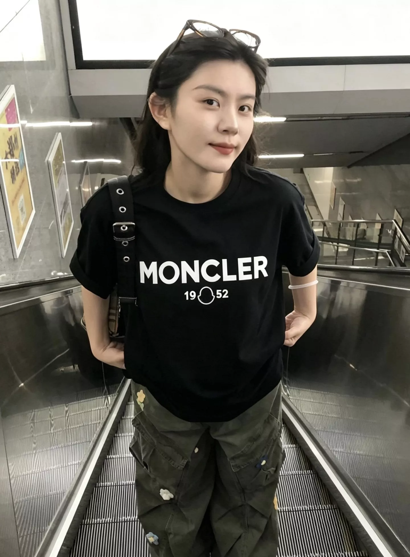 몽클레어 1952 시리즈 로고 프린트 반팔 상의 상세 이미지 14