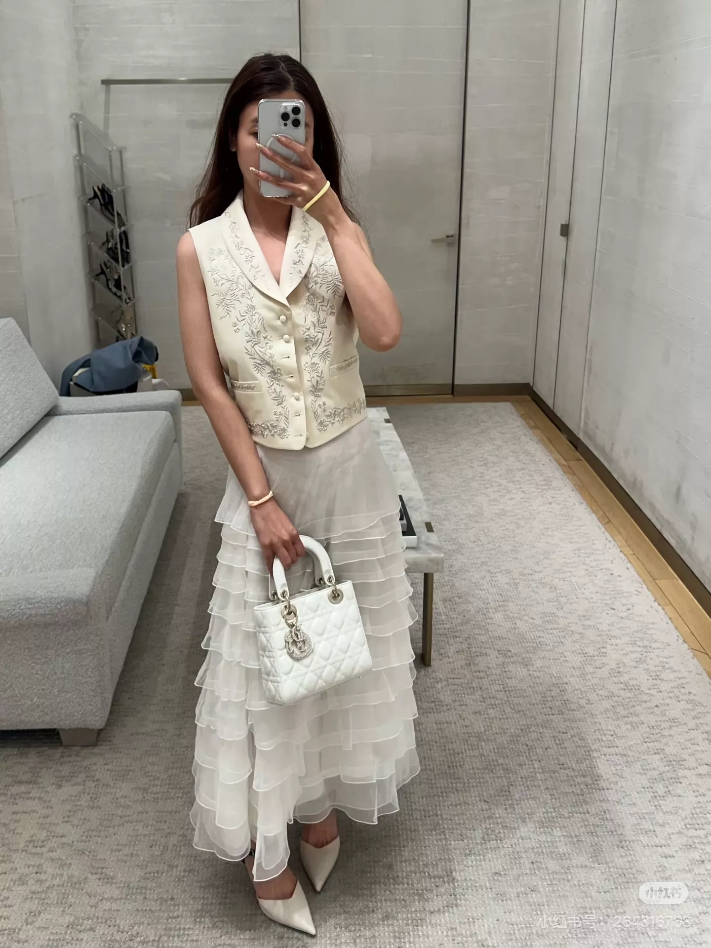 디올 브이넥 자수 베스트 상세 이미지 19
