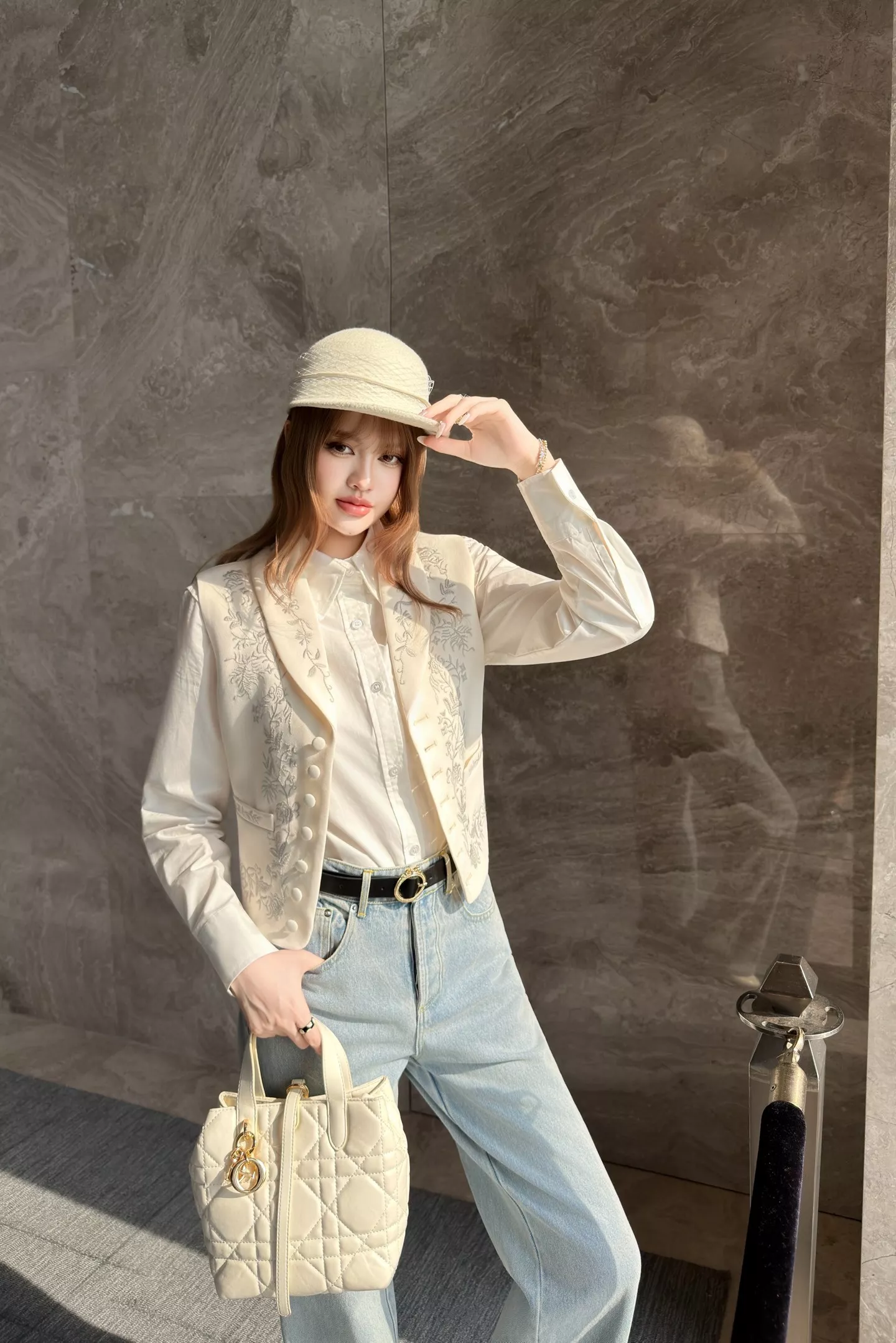 디올 브이넥 자수 베스트 상세 이미지 23