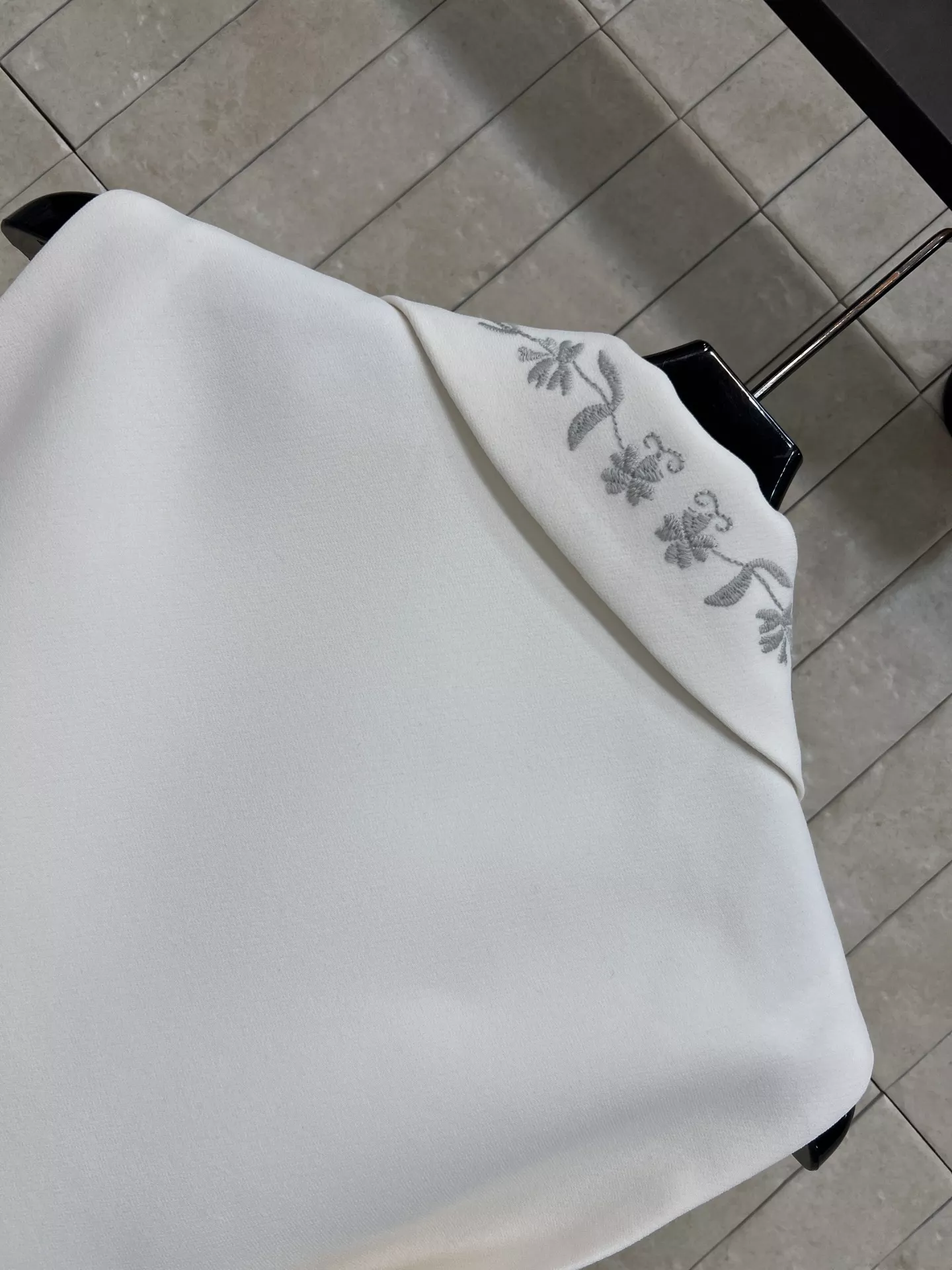 디올 브이넥 자수 베스트 상세 이미지 8