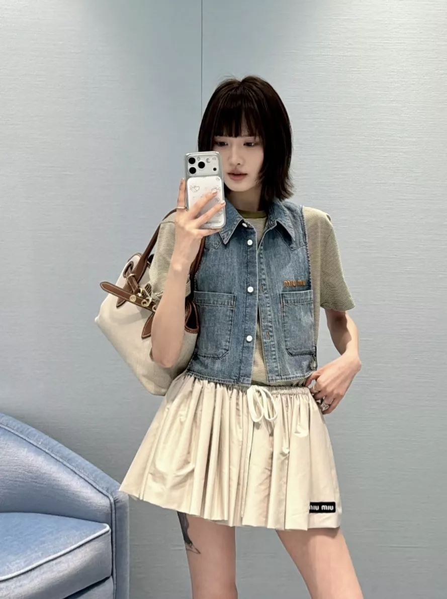 미우미우 플리츠 포인트 새틴 미니스커트 상세 이미지 22