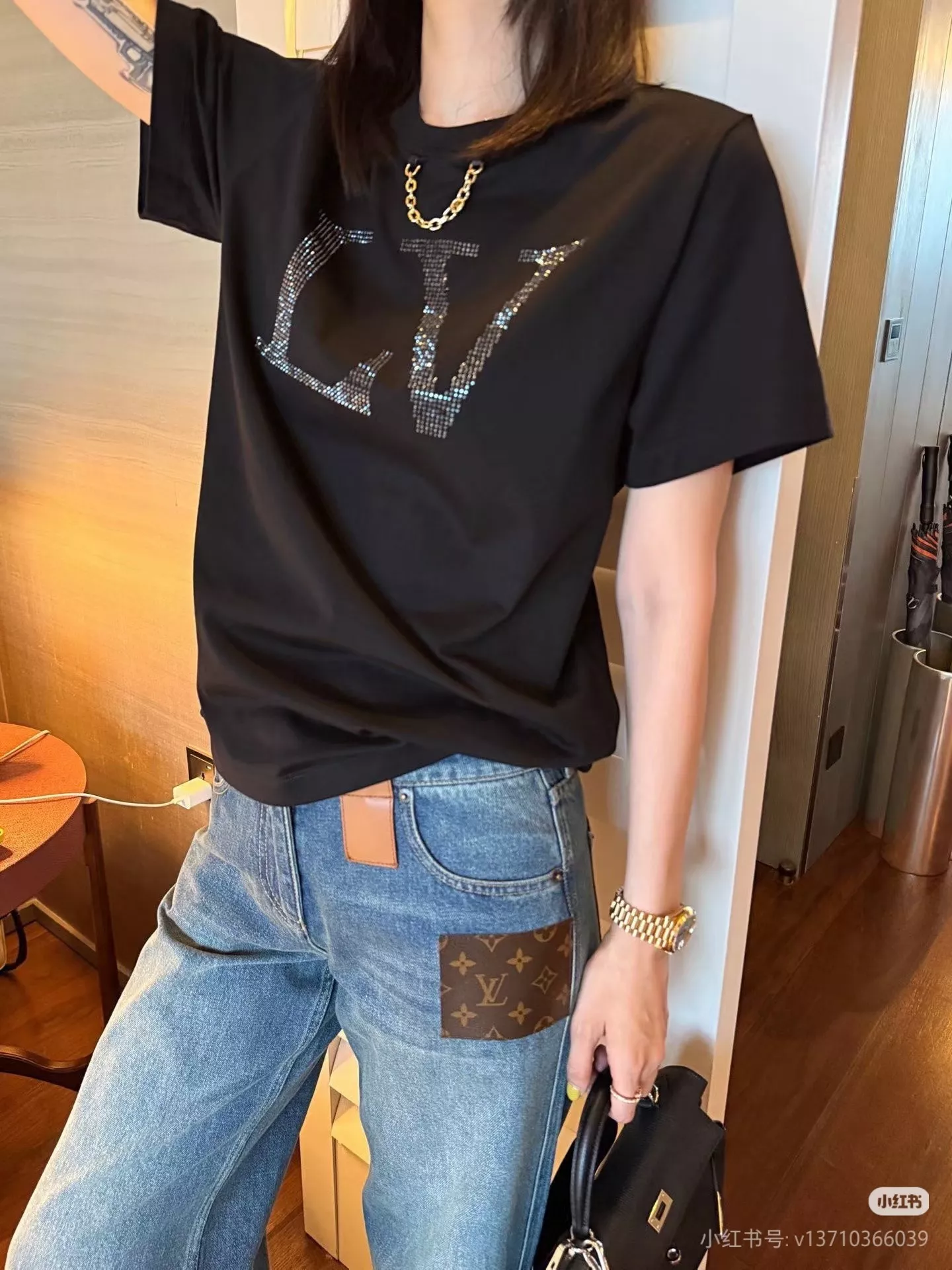 루이비통 체인 장식 라운드 반팔 코튼 탑 상세 이미지 23