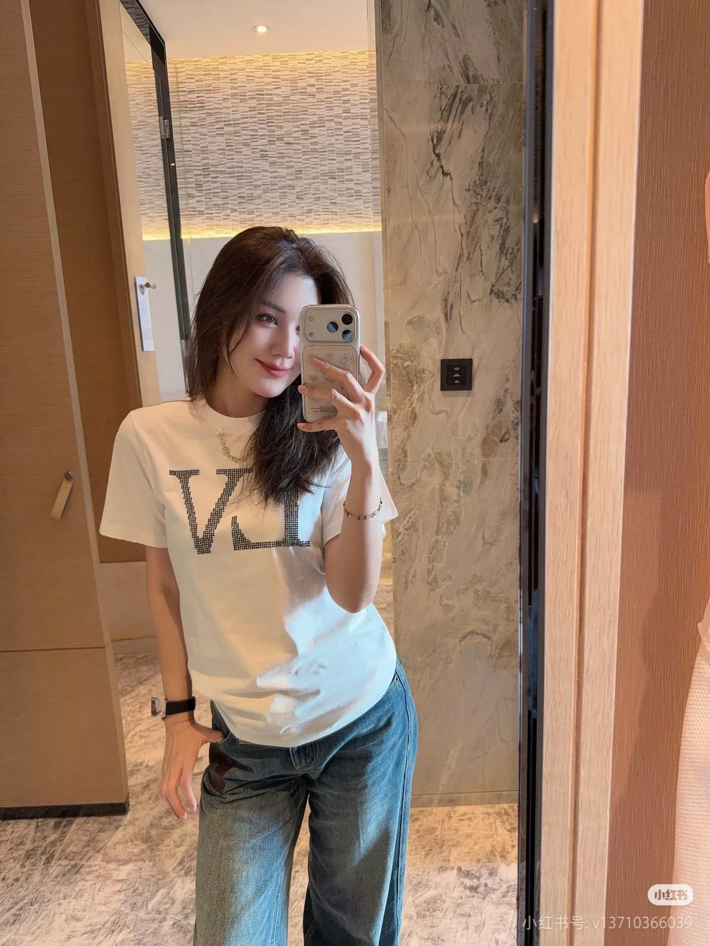 루이비통 체인 장식 라운드 반팔 코튼 탑 상세 이미지 26