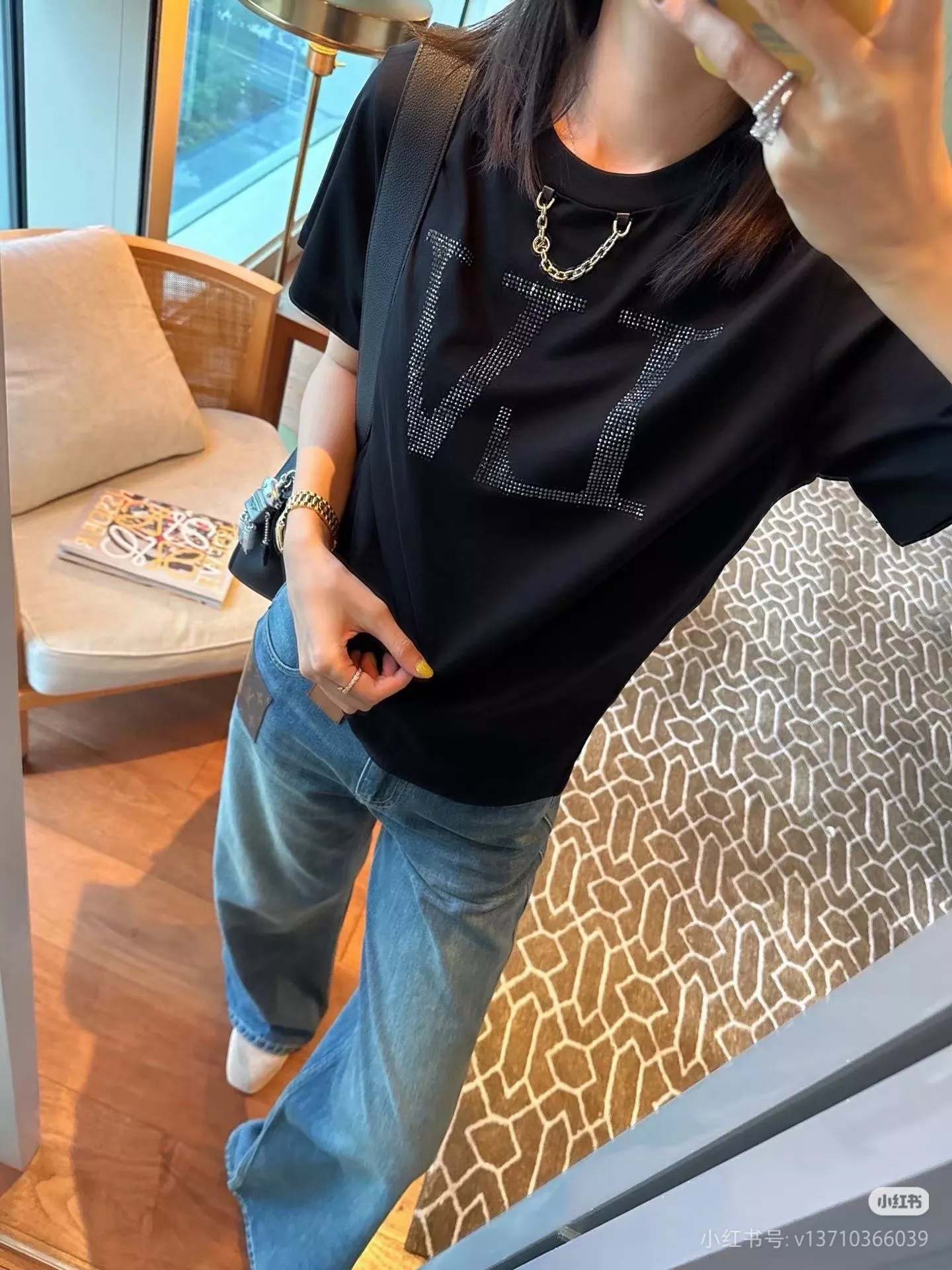 루이비통 체인 장식 라운드 반팔 코튼 탑 상세 이미지 21