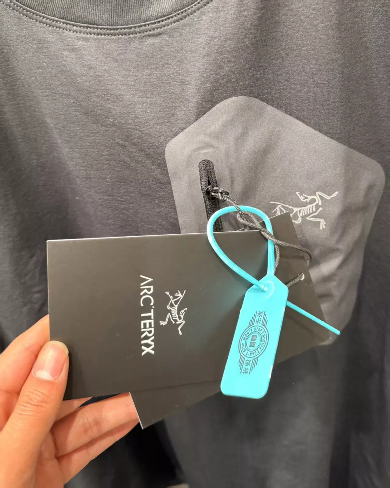 아크테릭스 경량 포켓 반팔 기능성 상의 상세 이미지 34