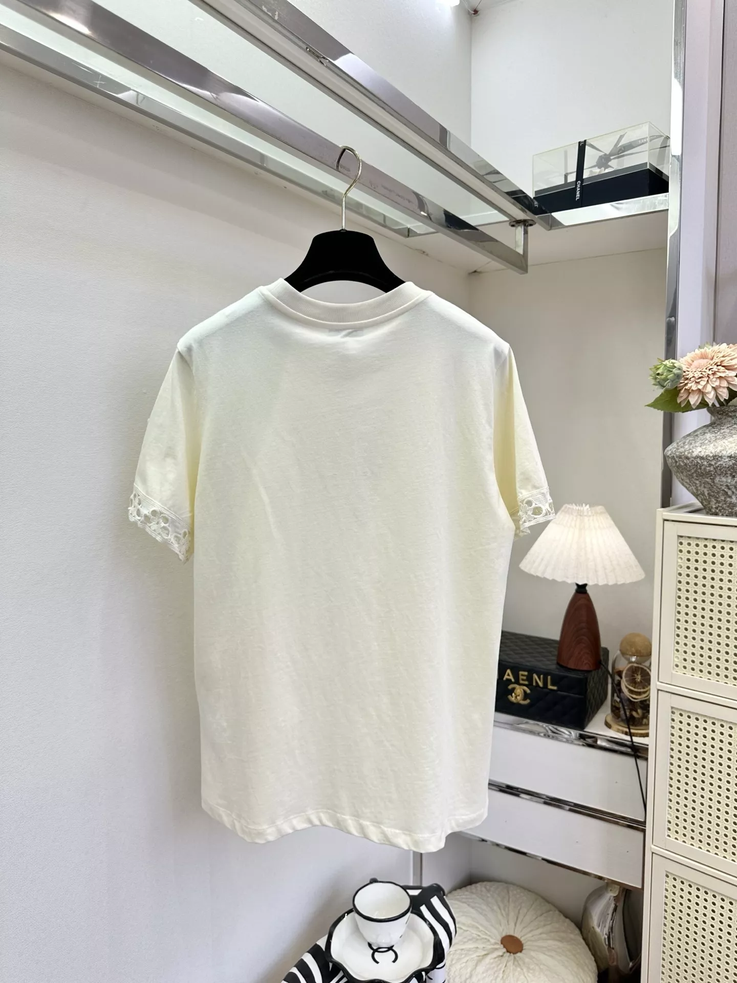 몽클레어 로고 포인트 반팔 상의 상세 이미지 6