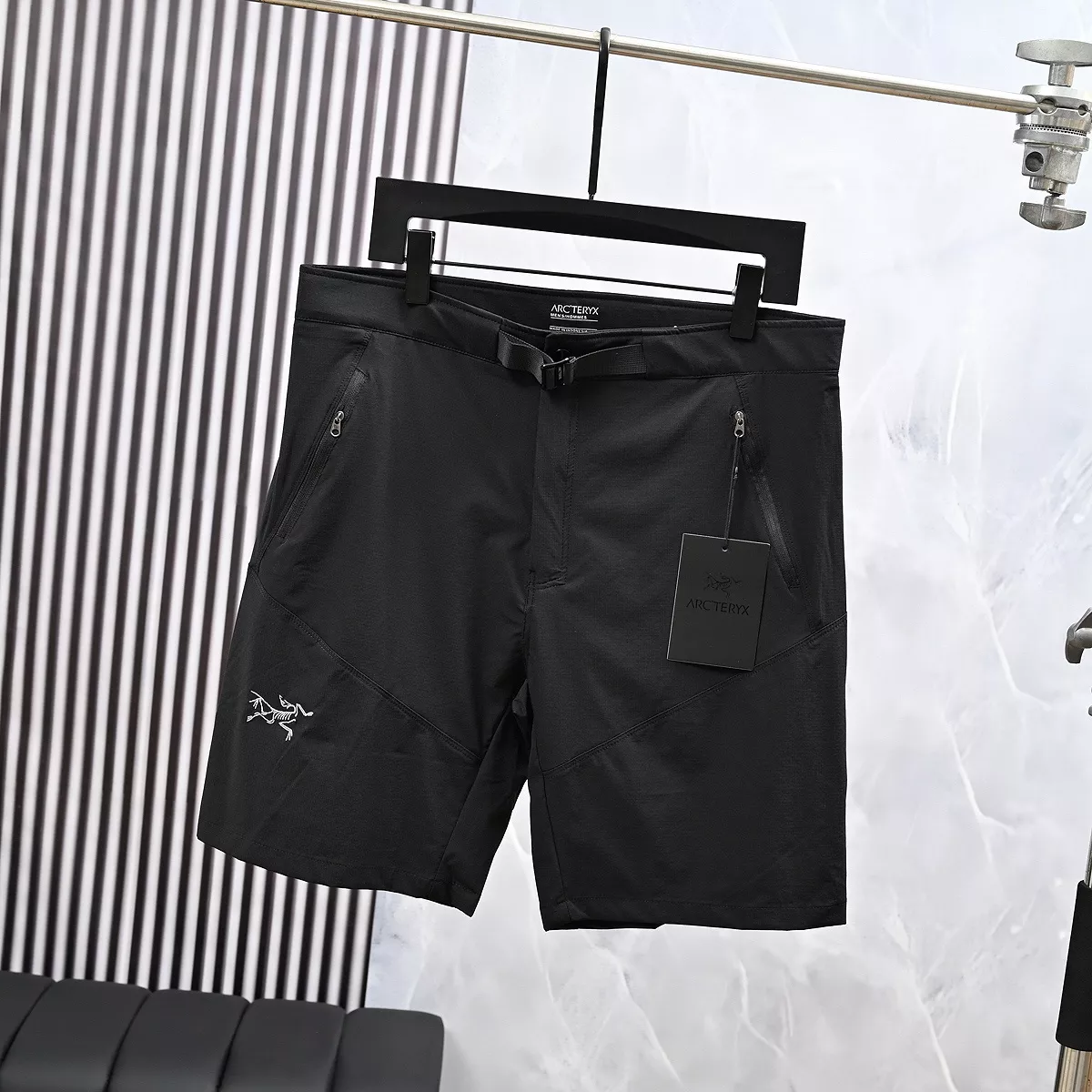 아크테릭스 자수 로고 아웃도어 기능성 반바지 상세 이미지 2