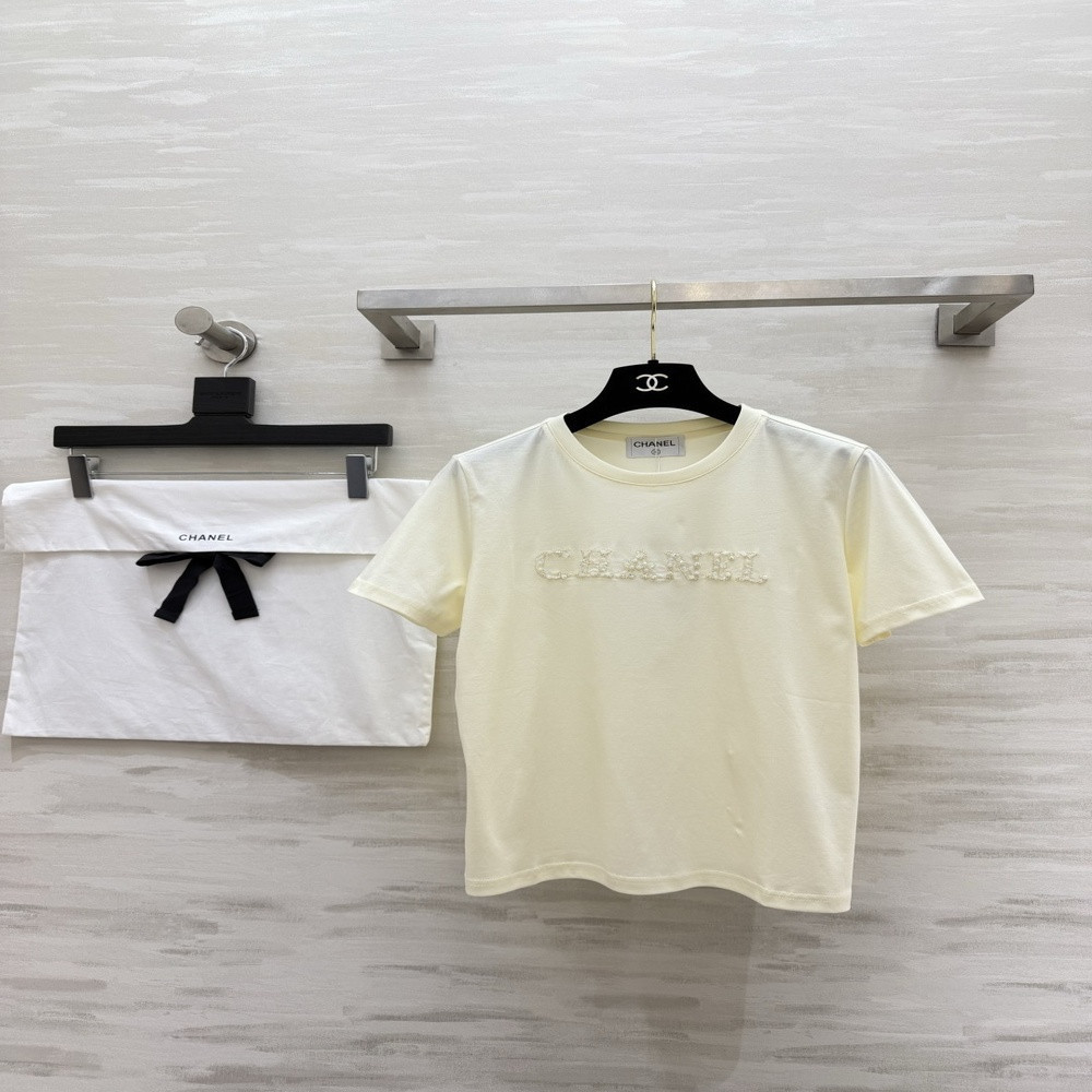 샤넬 진주 자수 포인트 크림 반팔 상의
