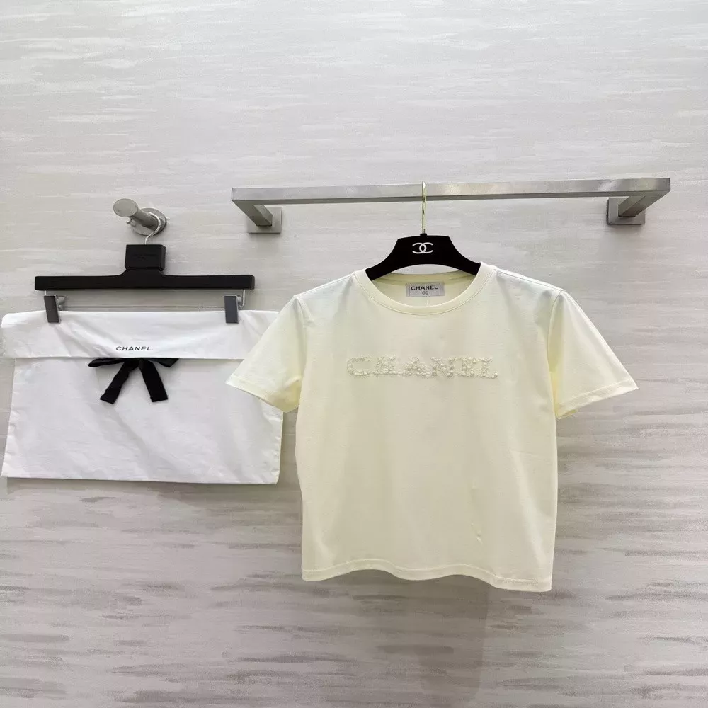 샤넬 진주 자수 포인트 크림 반팔 상의