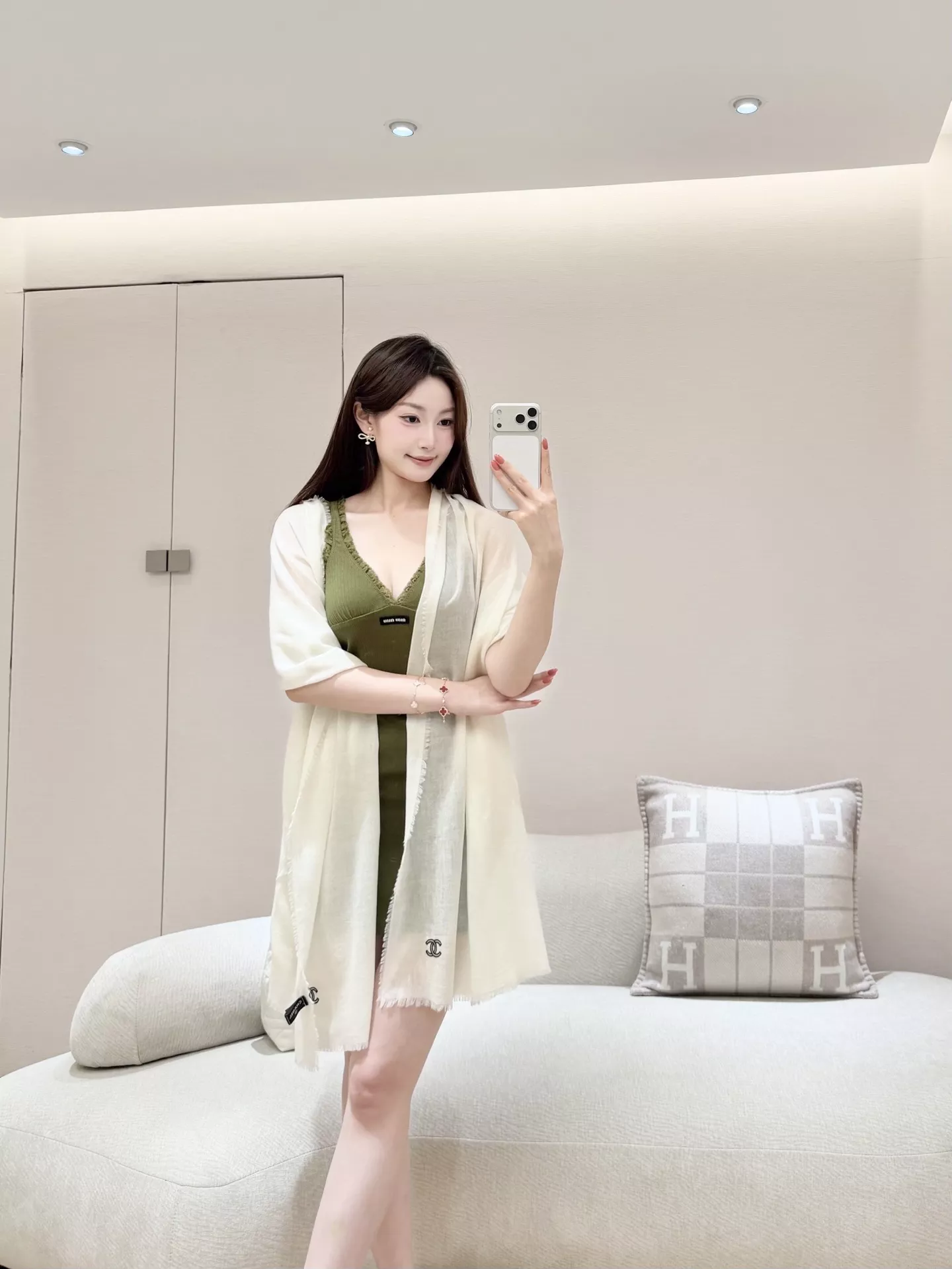 샤넬 자수 로고 숄 스타일 스카프 상세 이미지 12