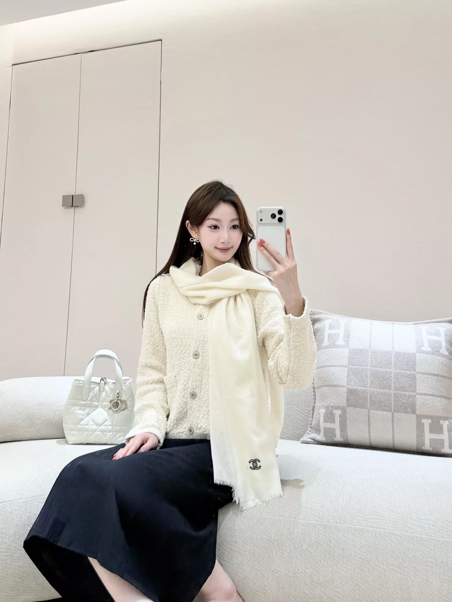 샤넬 자수 로고 숄 스타일 스카프 상세 이미지 11